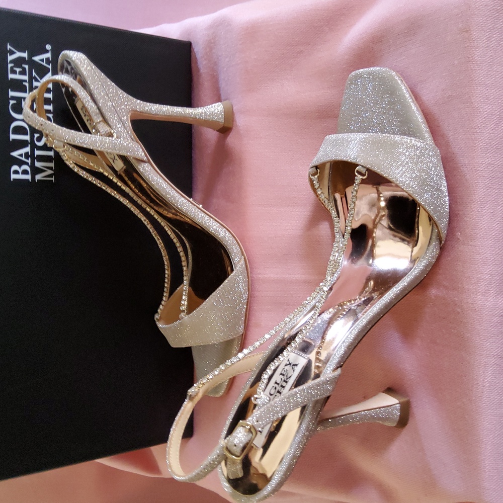 Badgley Mischka Criss-cross Strappy Heels.. - Picture 3 of 12